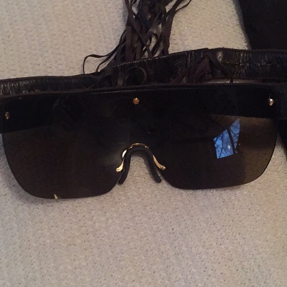 💯 % Authentic Vintage FENDI Sunglasses (Circa 90’s) - Picture 5 of 16